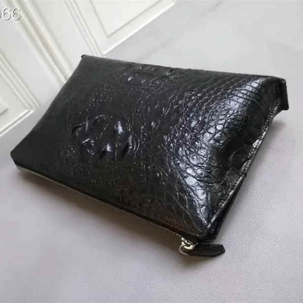 Сумка-конверт мужская из натуральной крокодиловой кожи с ремешком на руку |