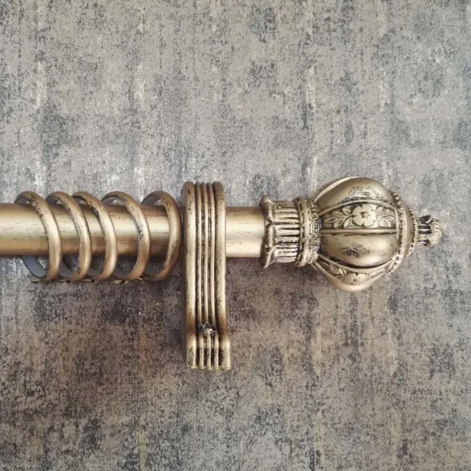 Белый занавес во французском ретро стиле бесшумный римский стержень золотой