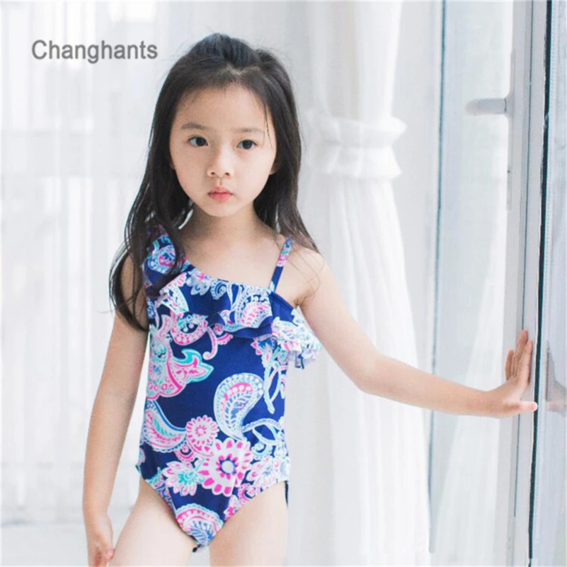 Купальный костюм для девочек темно синего цвета с классическим цветочным узором