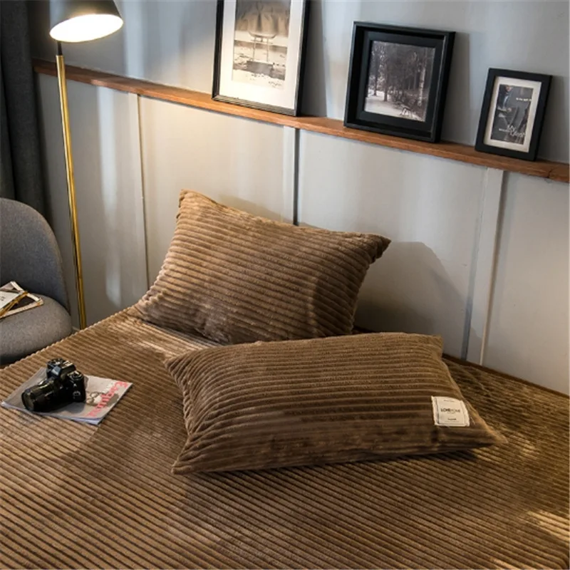 Зимний теплый чехол для подушки 48x74 фланелевый кораллового цвета однотонный