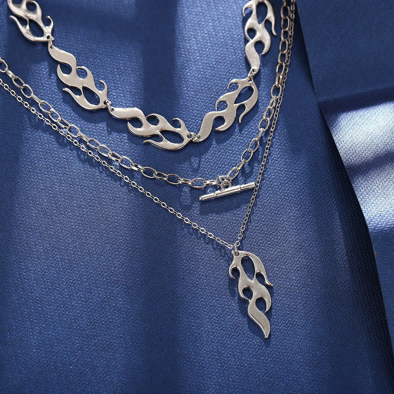 

Retro Simple Necklace Flame-shape Pendant Dangle Silver Color Multilayer Sweater Chains Punk Harajuku Style Choker Jewelry Women