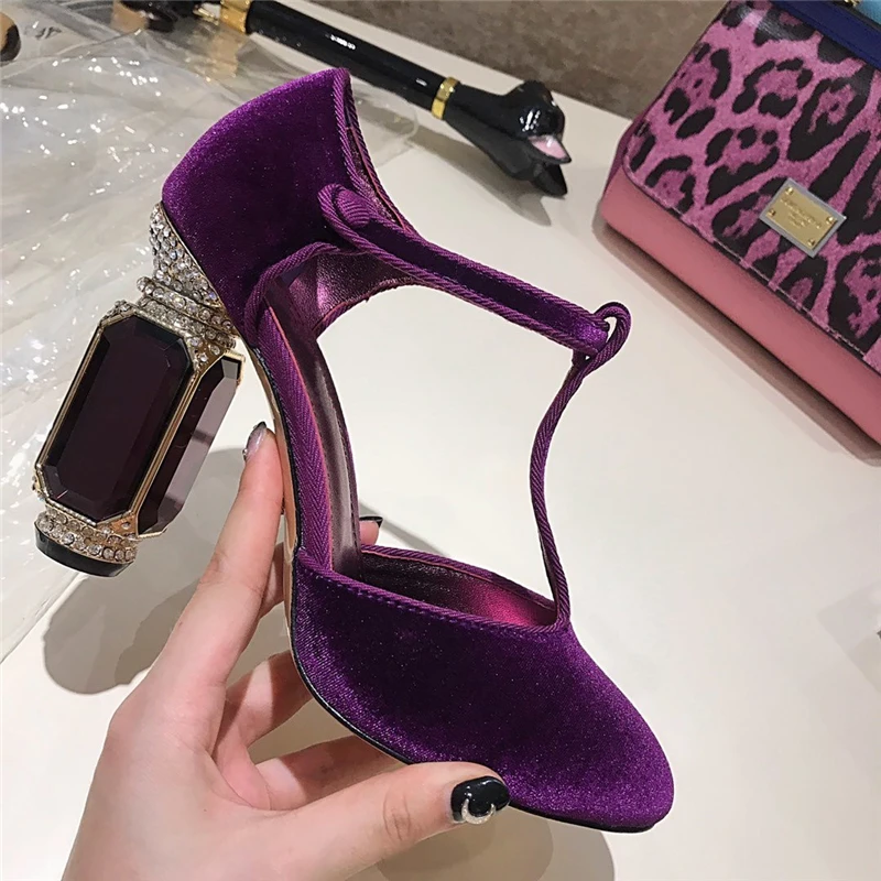 Purple Роскошные Бархатные Высокие туфли-лодочки на каблуке Для женщин в стиле ретро свадебные туфли Стразы Алмаз драгоценного камня с драгоценными камнями на высоком каблуке с ремешком в виде буквы т, Туфли-лодочки женщина - Цвет: Purple