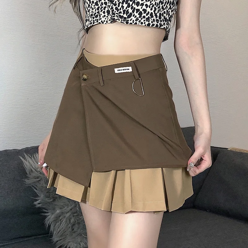 

Summer women's fashion design of a two-piece pleated skirt