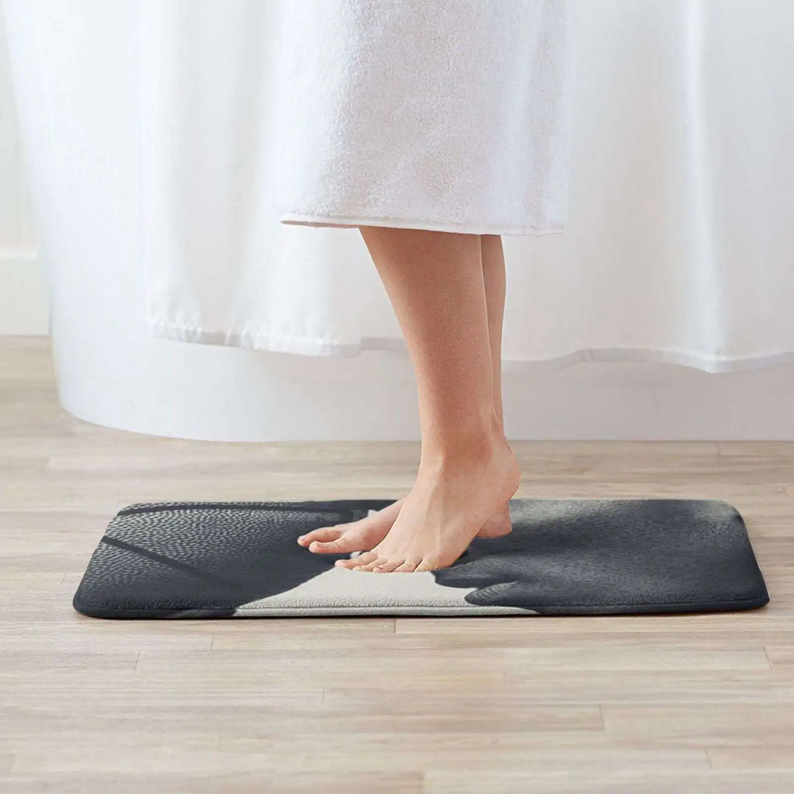 Мягкий интересный ковер с изображением легенды Брайанта черно-белого цвета для