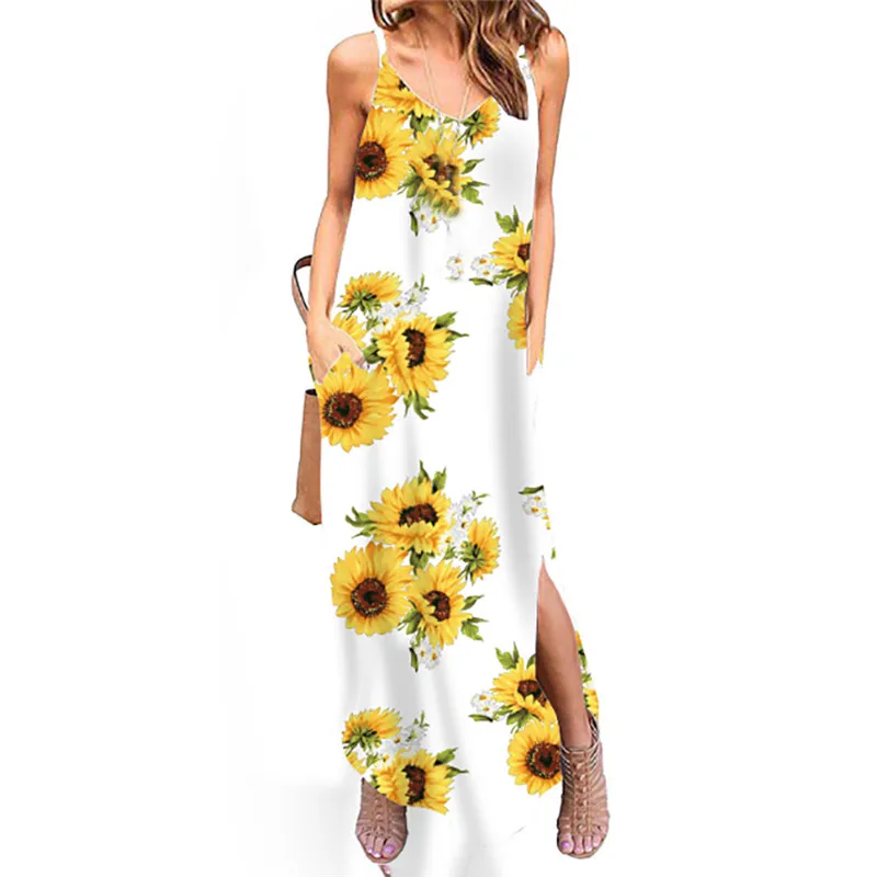 Летнее женское платье на тонких бретельках без рукавов с открытыми плечами