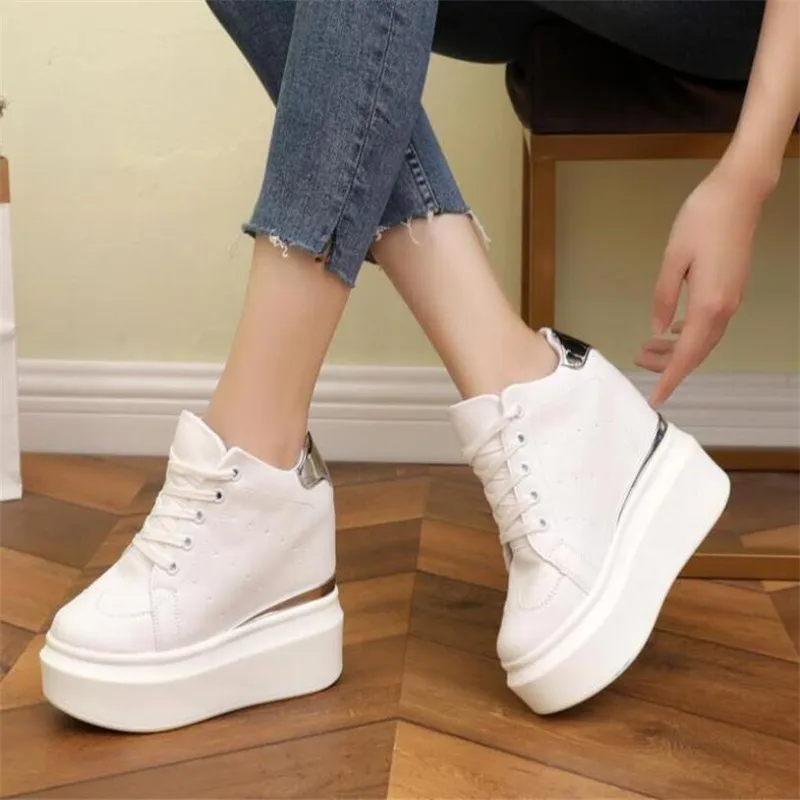 Женские кроссовки на толстой подошве удобные белые модные Сникерсы для