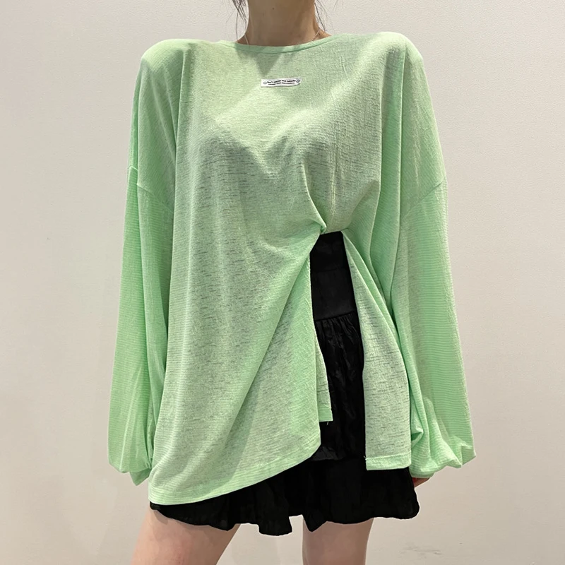 

Korejpaa Women T-shirt 2021 Korean Fashion Chic Summer Wild Solid Color O Neck Letter Patch Loose Thin Long Sleeve Split Tee Top