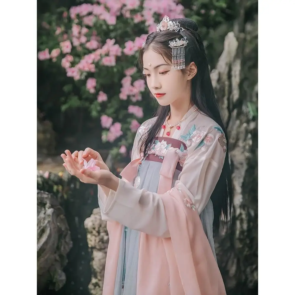 

2021 new summer Hanfu female high-waisted bust skirt spring and summer costume Han element jade rabbit embroidery daily Huafu fa