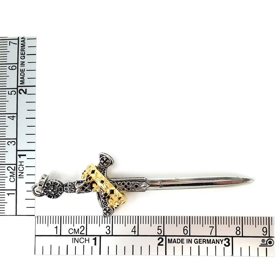 Кулон из темного меча Томаса украшенный вращающейся короной в центре украшение