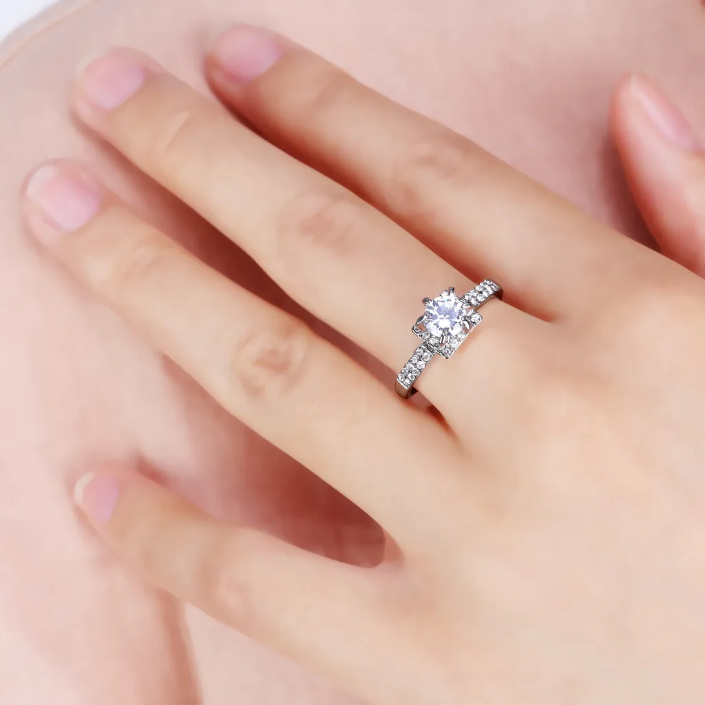 Превосходное женское блестящее обручальное кольцо с белым сапфиром и