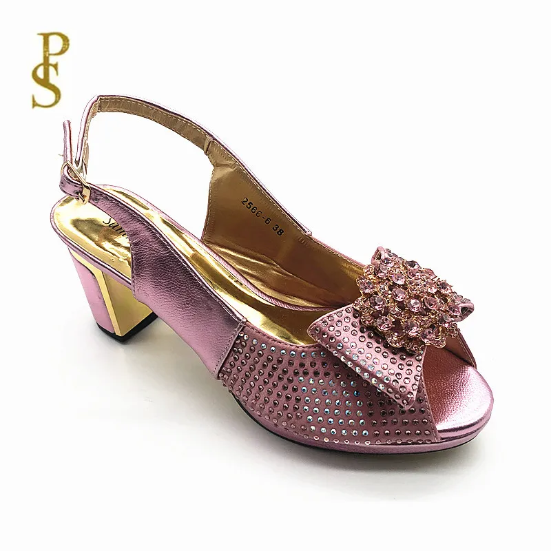 Женская обувь с металлическими пуговицами Обувь на каблуке Водонепроницаемая