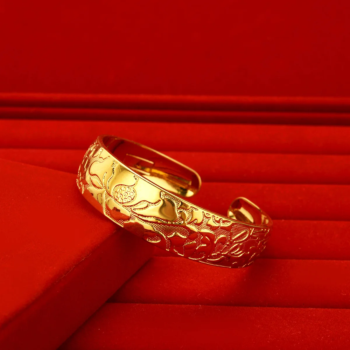 

Lotus Carving 24k Yellow Gold Thick Bracelets for Women Bangles Bracelets Hand Chain Wedding Engagement Fine Gold Jewelry Gifts