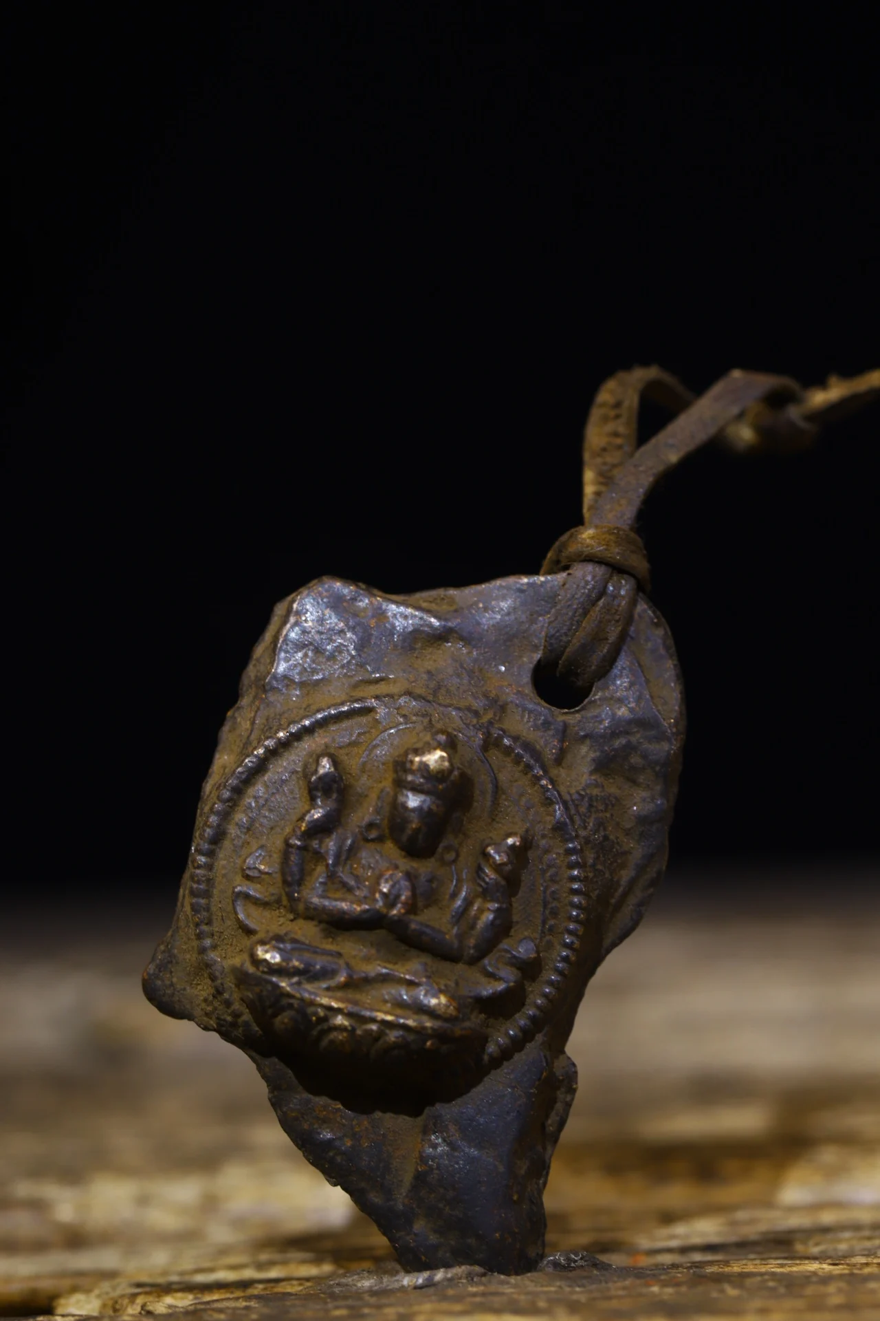 

Home Decor 3"Tibet Buddhism Old Bronze Engraved Amulet Four-armed Guanyin statue Pendant amulet