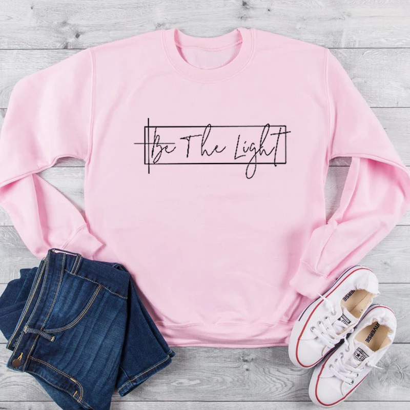 Свитшот женский светлый с надписью Be The Light | Женская одежда