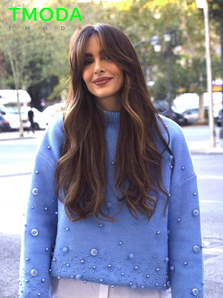 Женская трикотажная водолазка с длинным рукавом и помпоном | одежда