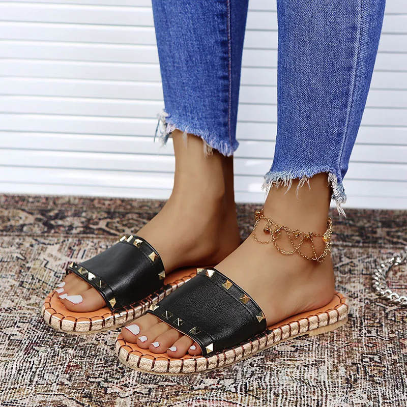 

Oversize Women Slippers Summer 2021 Europe America New Weave Rivet A Word Sandy Beach Color Contrast Splicing Sandals