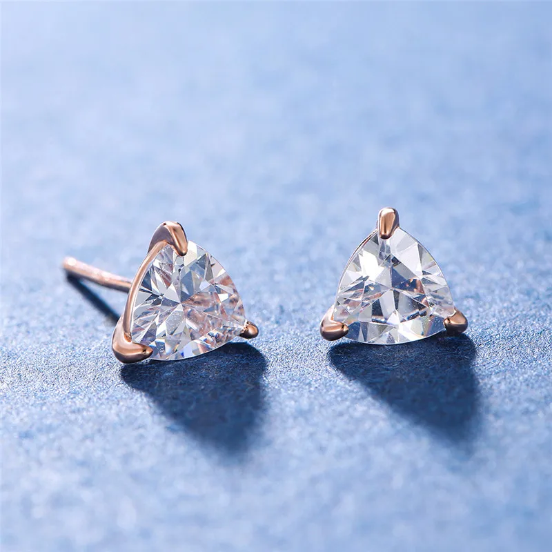 Милые женские маленькие треугольные серьги-гвоздики с кристаллами серьги из