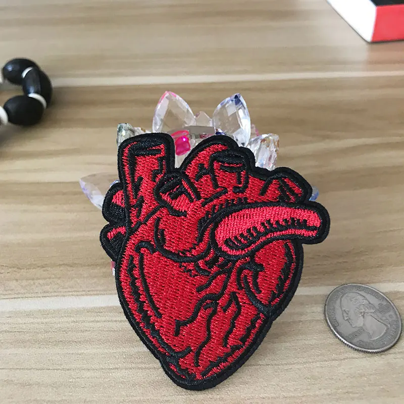 Красное сердце DIY вышитая заплатка для одежды Симпатичные значки хиппи железо на