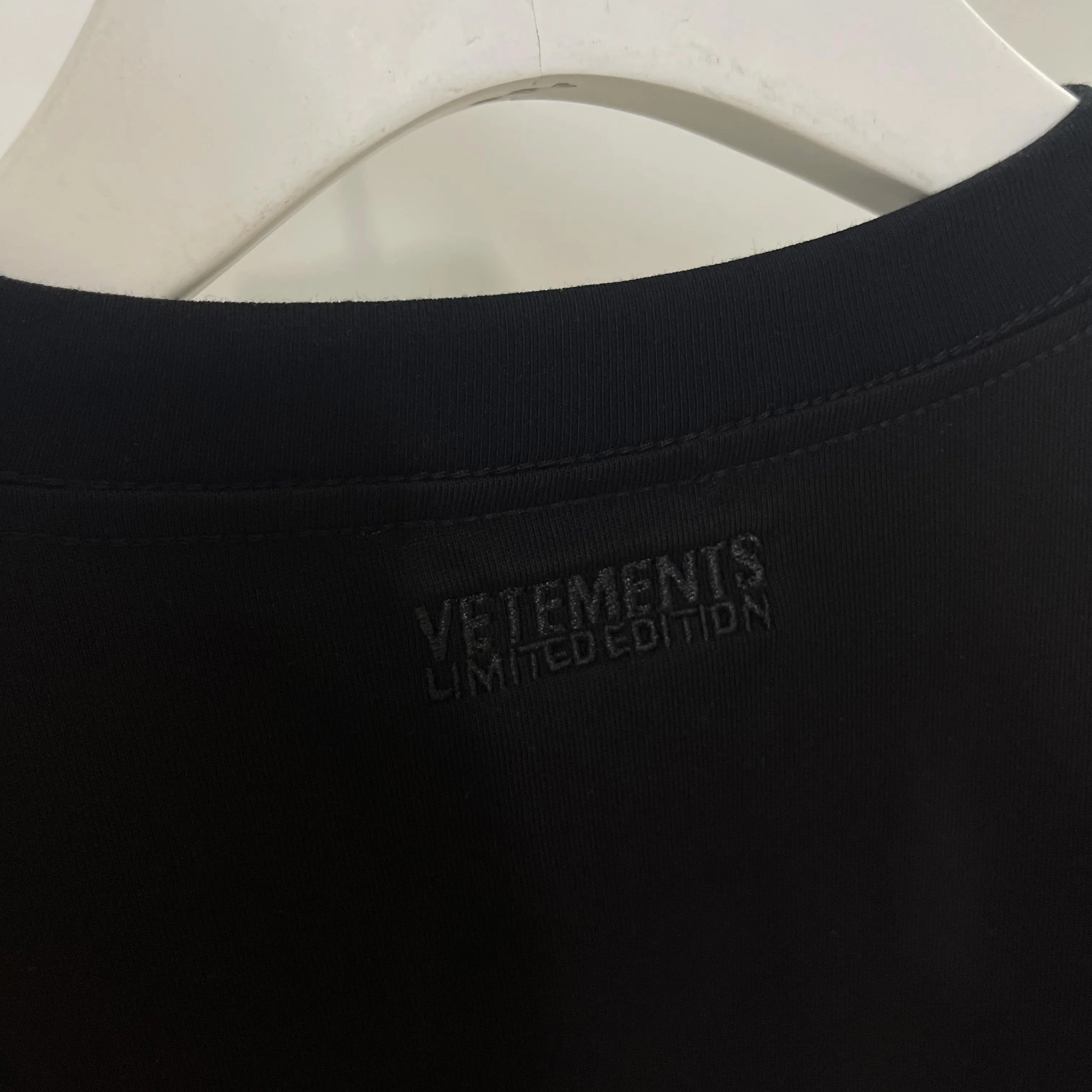 Белая футболка VETEMENTS Tick PERSON для мужчин и женщин мужская женская с принтом