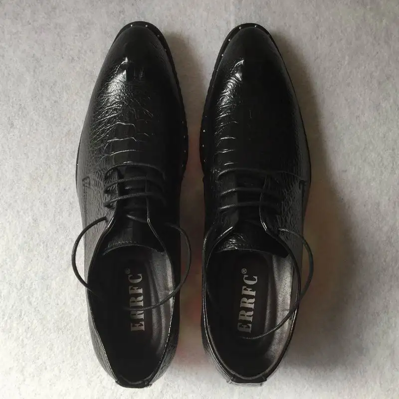 

Luxury Men Brush Leather Shoes Fashion Round Toe Lace Up Crocodile Pattern Rivets Party Show Shoes Man Black Stage Shoes