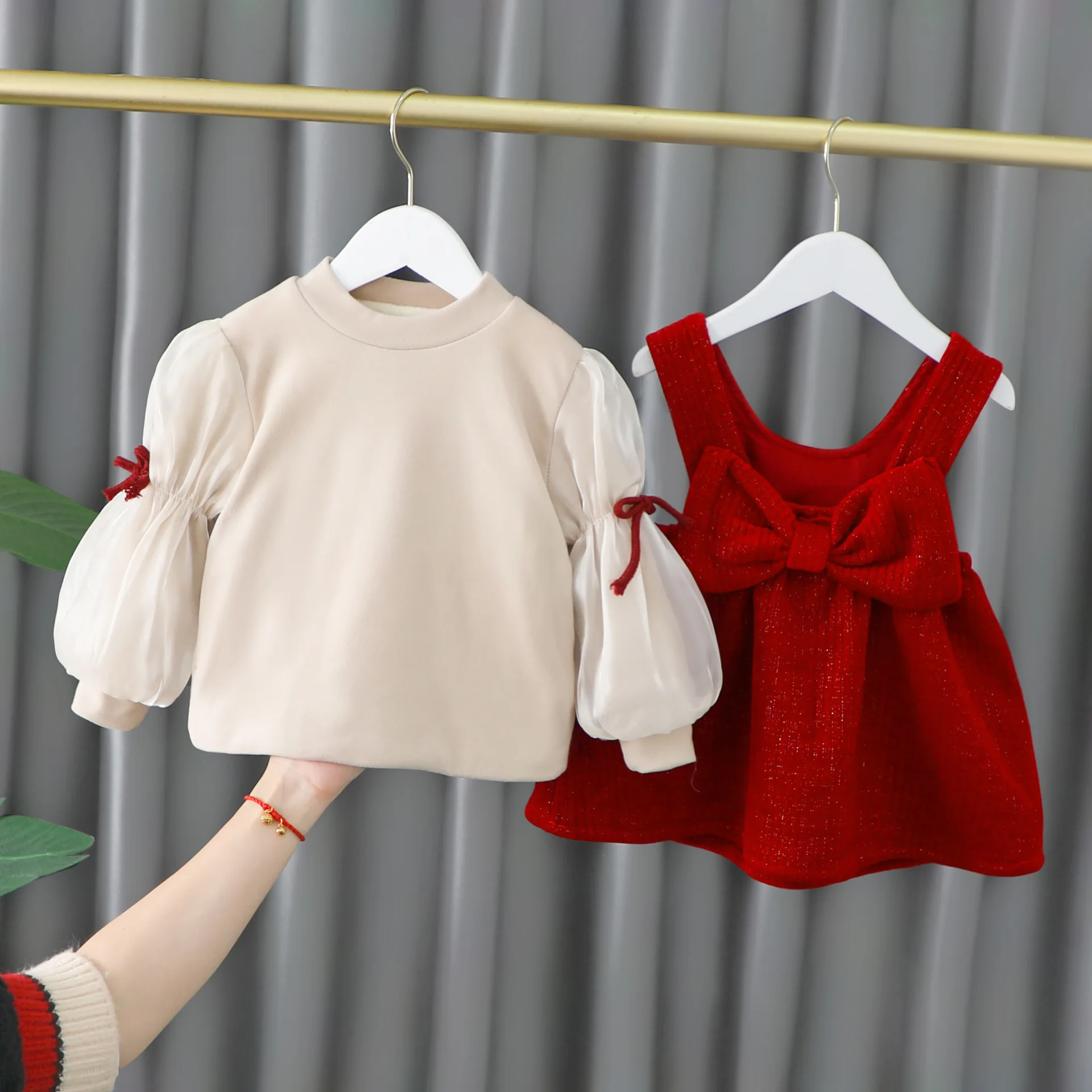 Фото Модный комплект одежды для маленьких девочек, Бархатные Топы с рукавами-фонариками + платье, детские зимние элегантные костюмы для девочек, детская одежда №3