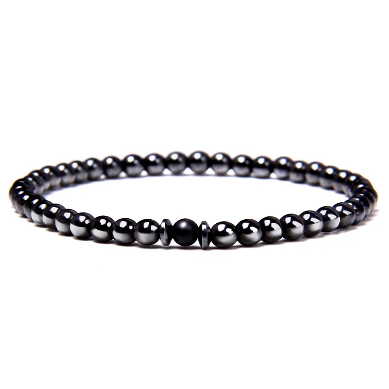 Браслет на тонком каркасе с черными гематитовыми бусинами, окрашенным в серебряный цвет в минималистичном стиле, диаметром 4 мм для мужчин в качестве подарка на дружбу.
