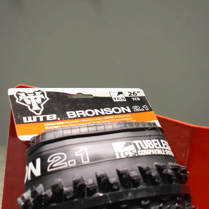 W TB BRONSO TCS 60tpi бескамерные велосипедные шины 26er* 2,1 2,3 бескамерные готовые для ремонта проколотых шин mtb горные шины бежевая сторона 26 дюйм; Шины