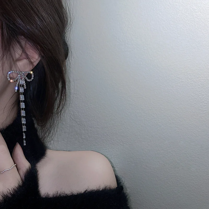 

Новое поступление 2021, Винтажные висячие серьги с геометрическим рисунком, милые циркониевые висячие серьги с кисточками и бантом для женщи...