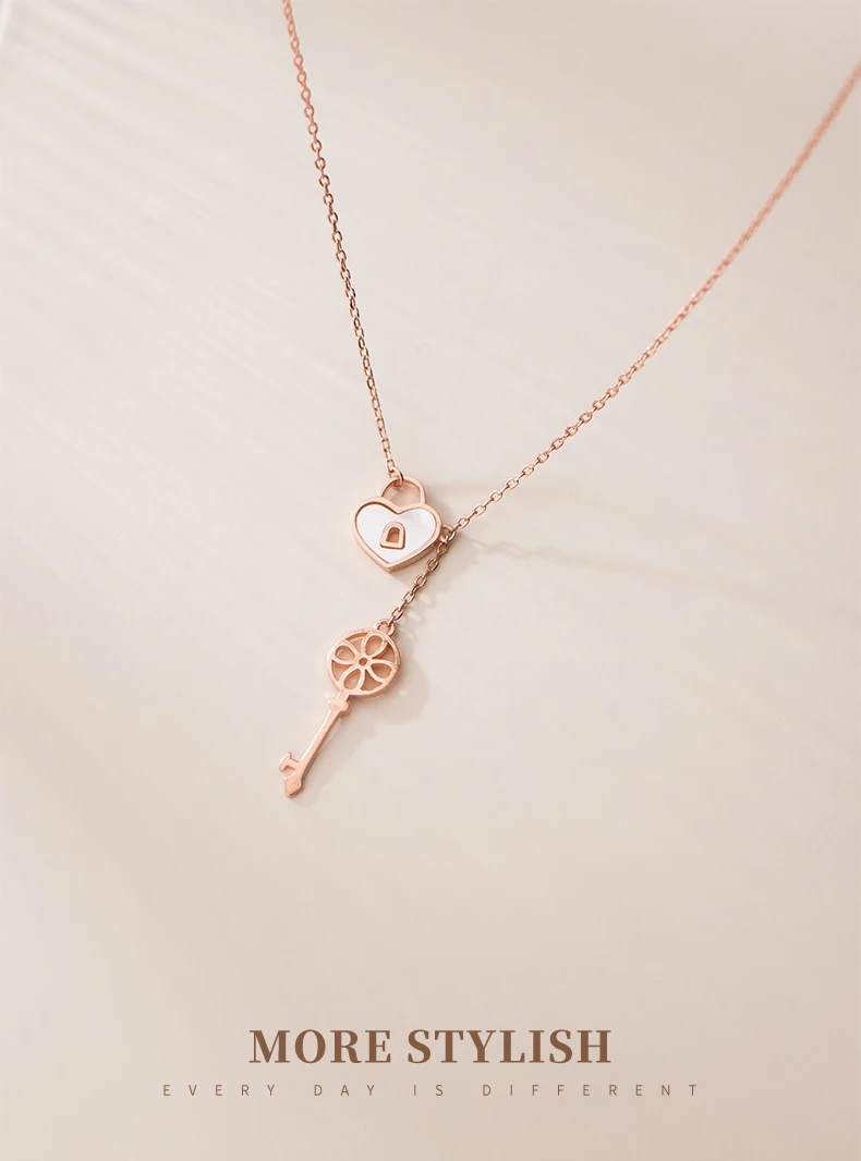 

S925 Silver Women's Korean Simple Temperamental Shell Lock Necklace Sweet Personality Key Neck Jewelry