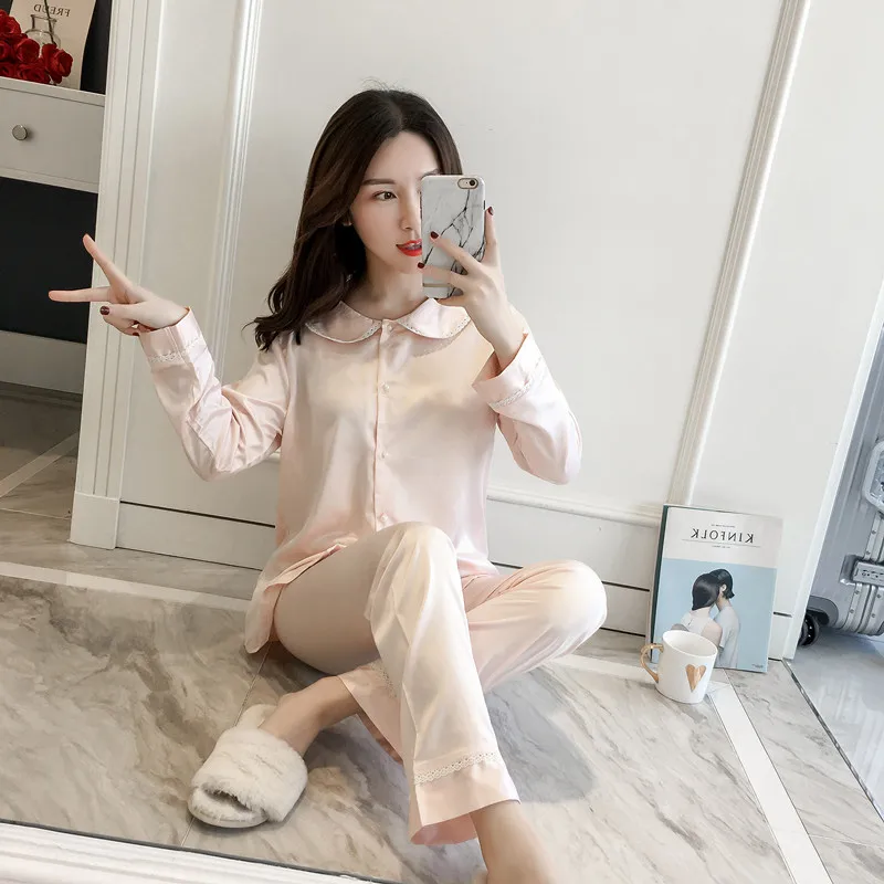 Пижама женская розовая на пуговицах из искусственного шелка с длинным рукавом 2