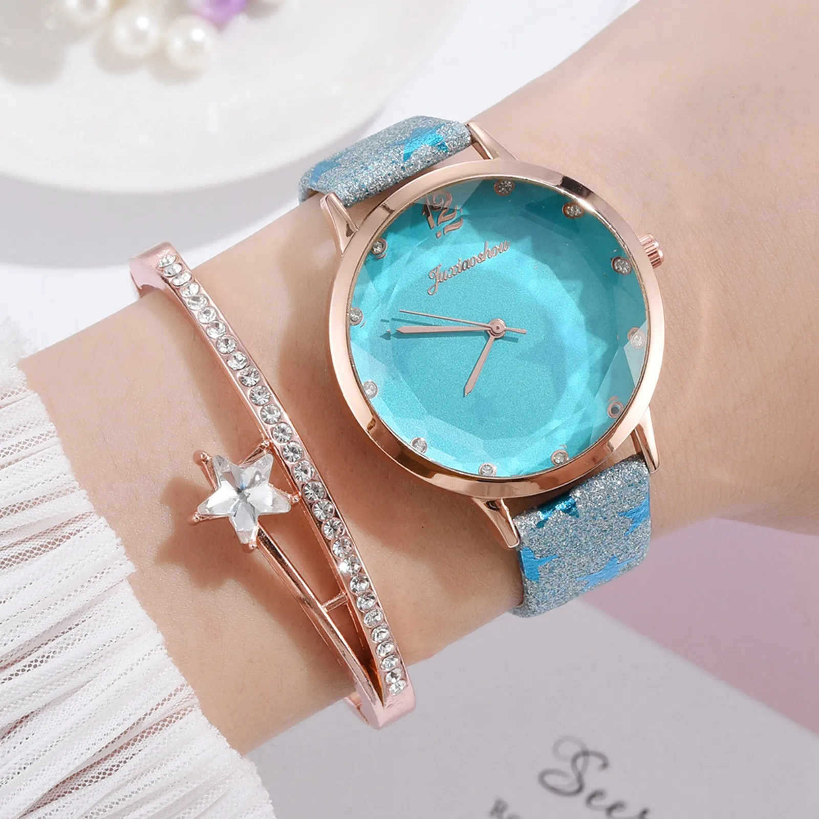 

Sleek Minimalist Fashion With Strap Dial Women's Quartz Watch Gift Watch Fashion Leather Strap Ladies Clock Simple Gift