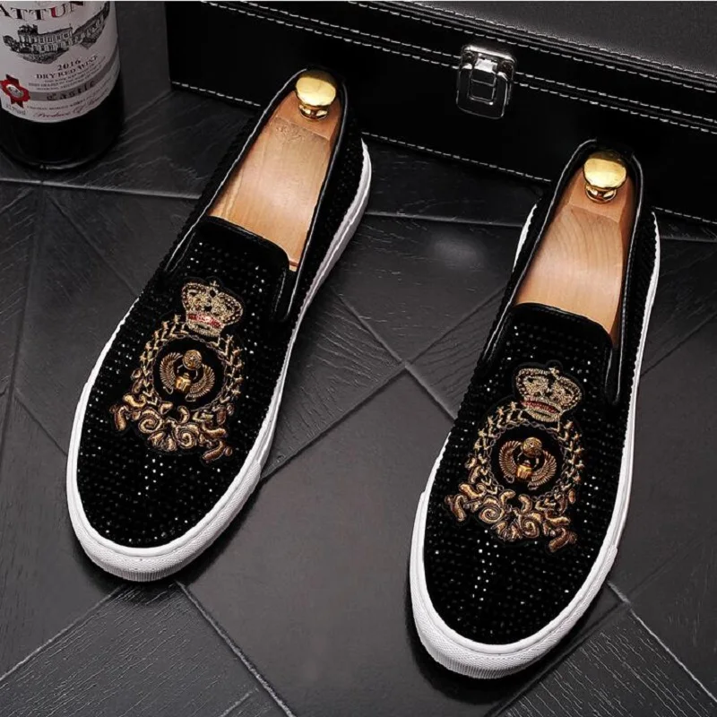 Туфли мужские кожаные с шипами на плоской подошве вышивкой стразы | Обувь
