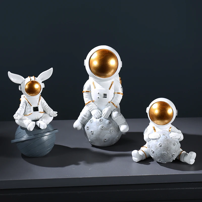 

Cute Spaceman Car Decoration Car Ornaments Interior Dashboard Decoration Birthday Gift Creative Home Decoration scenes Ornemant