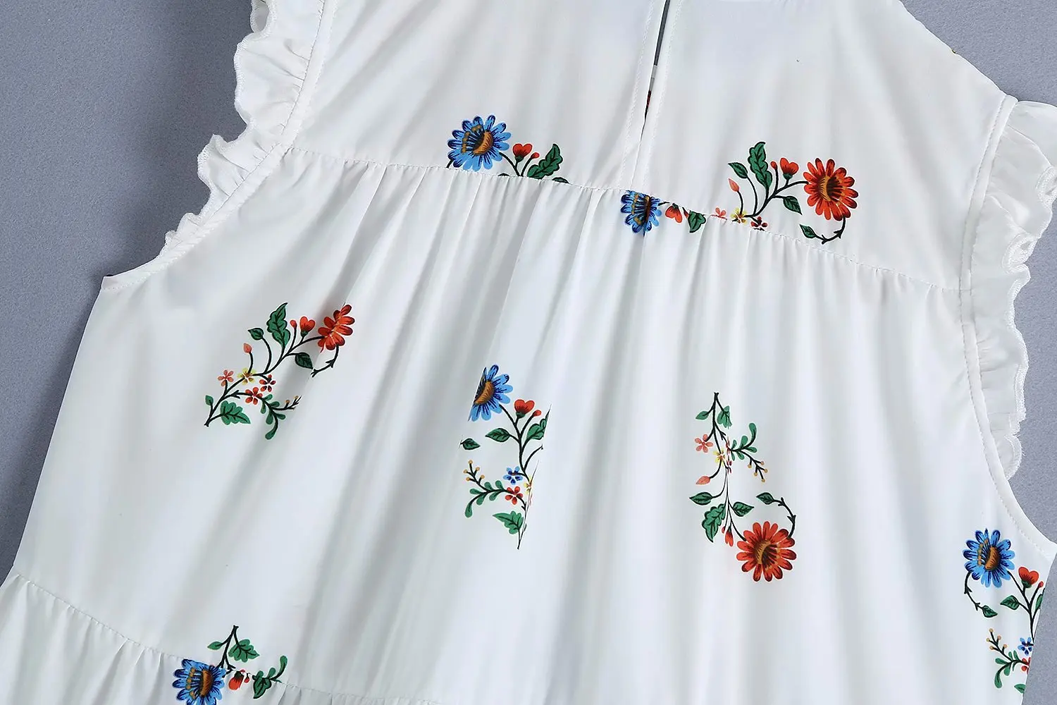

New Spring Wome Vintage Round Neck Sleeveless Embroidered Midi White Dress Fashion Loose Stitching Chic Female Dresses