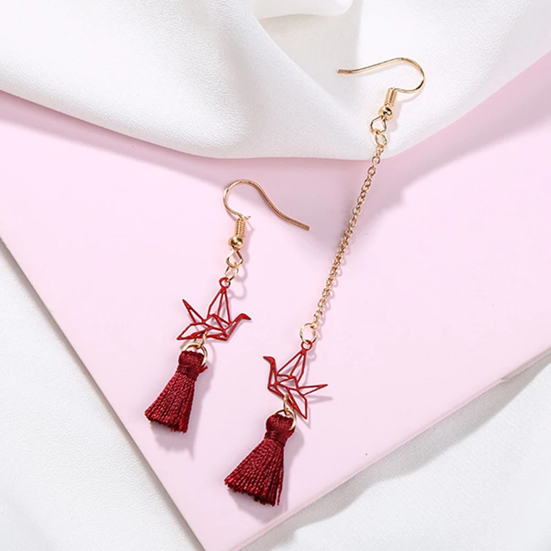 Женские длинные серьги-подвески с кисточками золотистые/красные вечерние