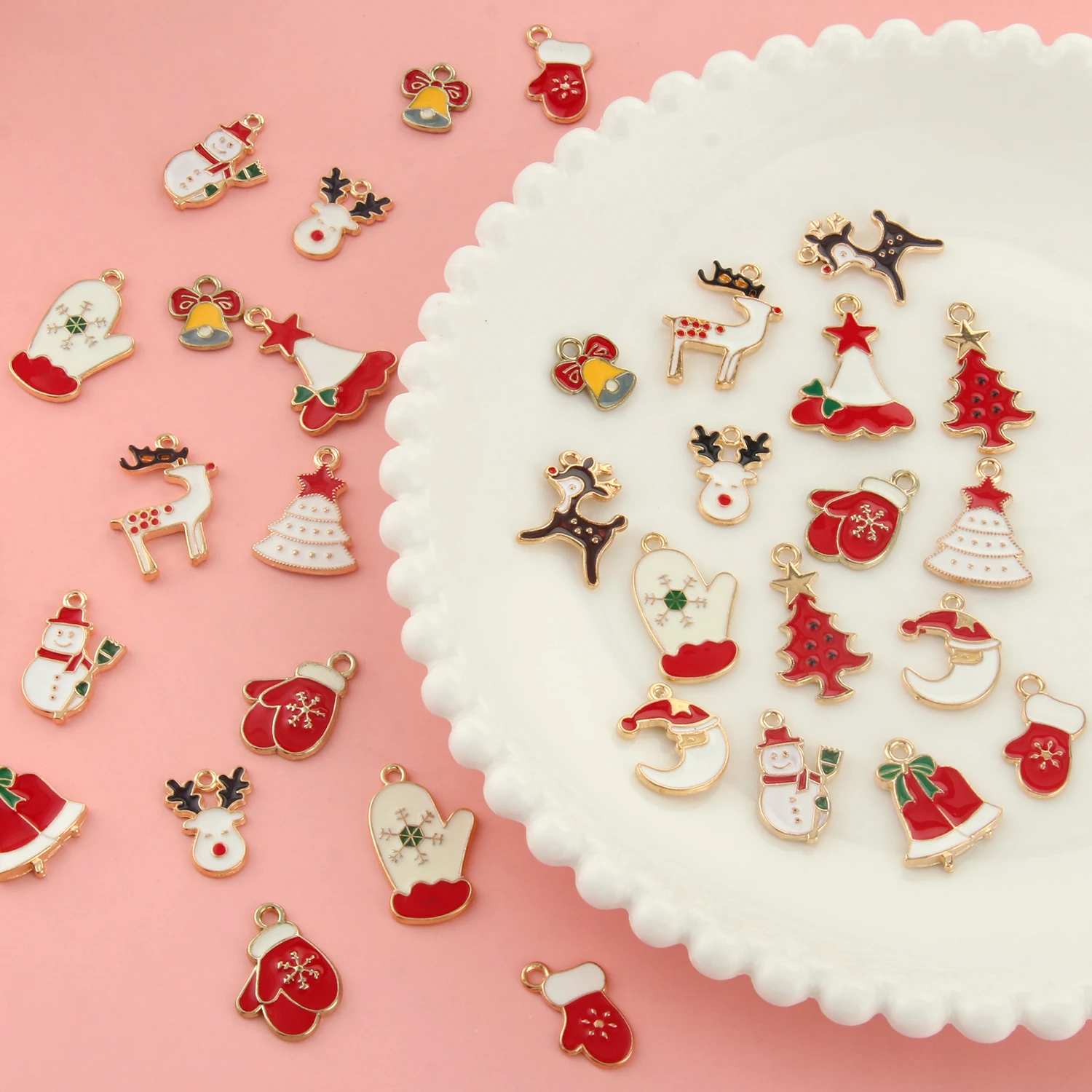 

10pcs/lot Mixed Metal Enamel Christmas Charms Pendants Ornaments Beads for DIY Handmade Jewelry Making Bracelet Earrings Craft
