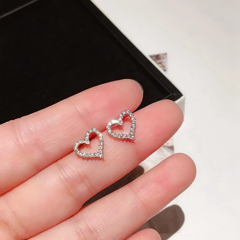

Korean Version Hot New Zircon heart Earrings Fashion Versatile Temperament Stud Earring for Women Wedding Jewelry Wholesale
