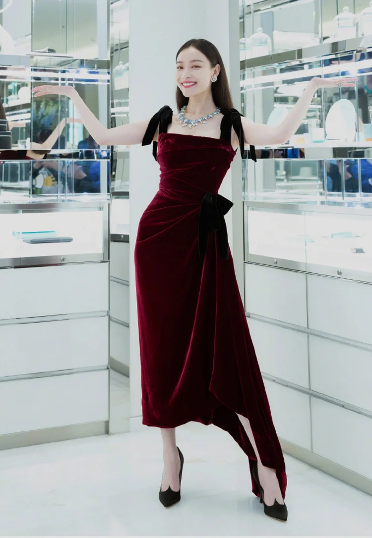 Длинное осенне-весеннее винтажное приталенное вельветовое платье на шнуровке