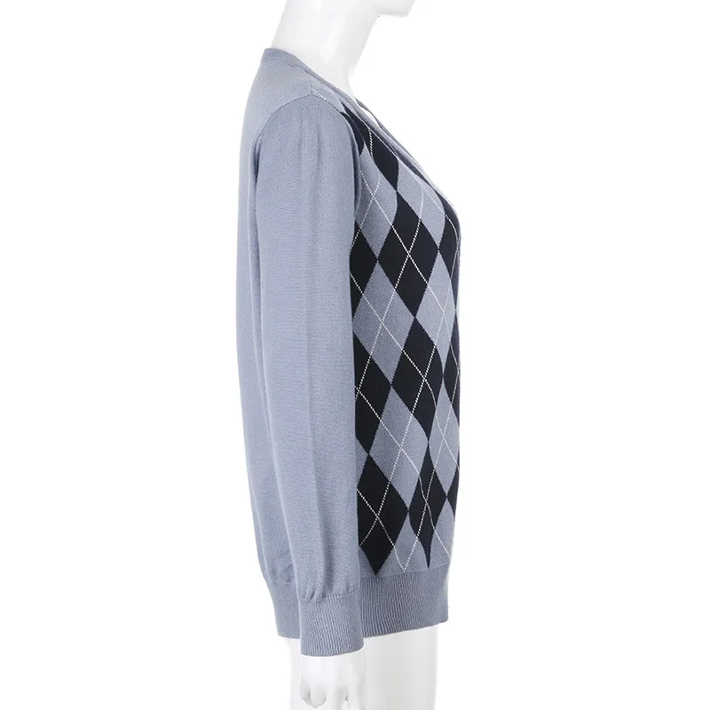 

2021 Winter Sweater Women's Design Sense Niche Pullover Sweater V-neck Plaid Loose Mid-length Knitted Sweater with Women