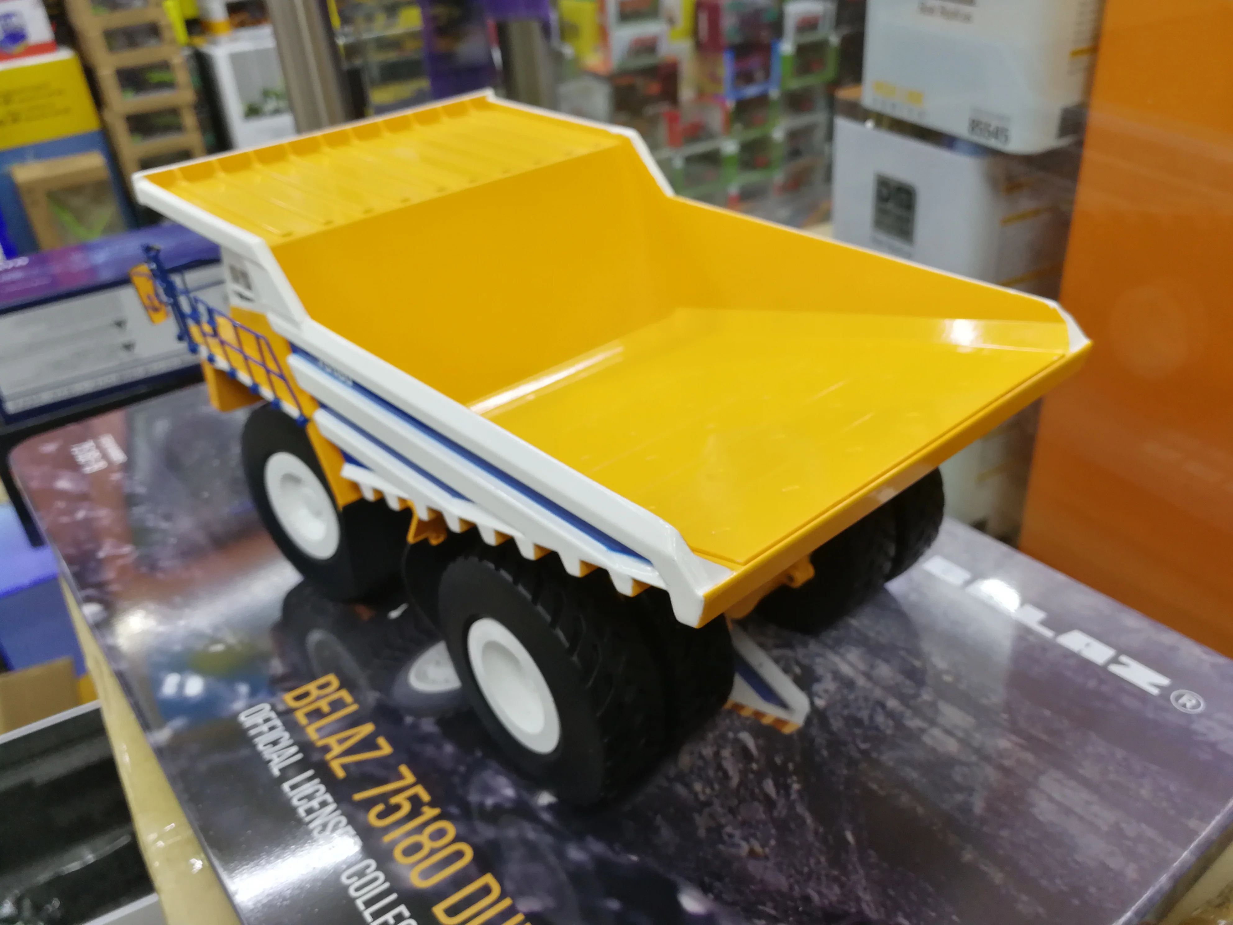 1:50 BELAZ 75180 самосвал игрушка