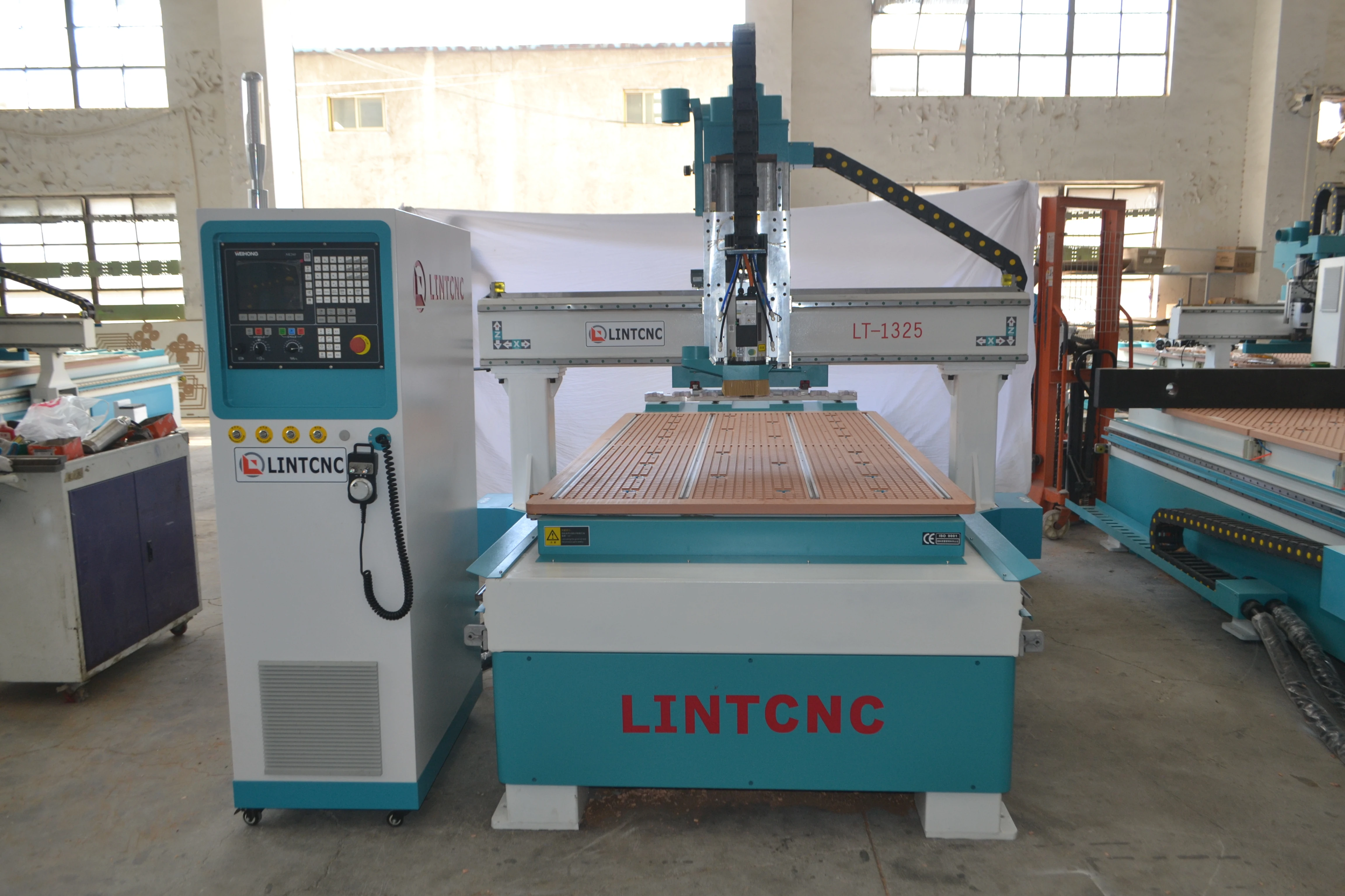Китайский Shandong 4.5kw воздушный шпиндель вакуумный стол автоматическое изменение