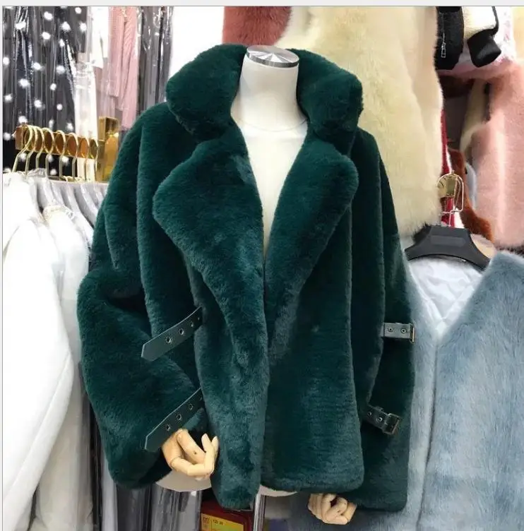 Женская осенне-зимняя куртка из искусственного меха с длинными рукавами