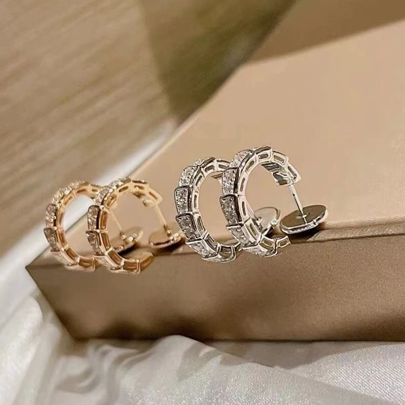 

Fine Jewelry 1:1 Sparkling Zircon V-shaped Piercing Ear Studs Fashion Brand BV Trend Popularity Woman Wedding Party Earring Gift
