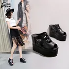 Сандалии женские с ремешком на щиколотке, босоножки на танкетке, повседневная обувь с резиновой подошвой и заклепками, с пряжкой, с открытым носком, лето 2020