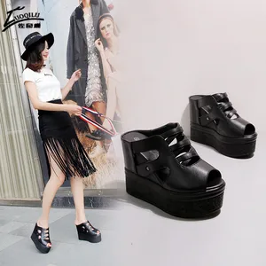 Сандалии женские с ремешком на щиколотке, босоножки на танкетке, повседневная обувь с резиновой подошвой и заклепками, с пряжкой, с открытым носком, лето 2020