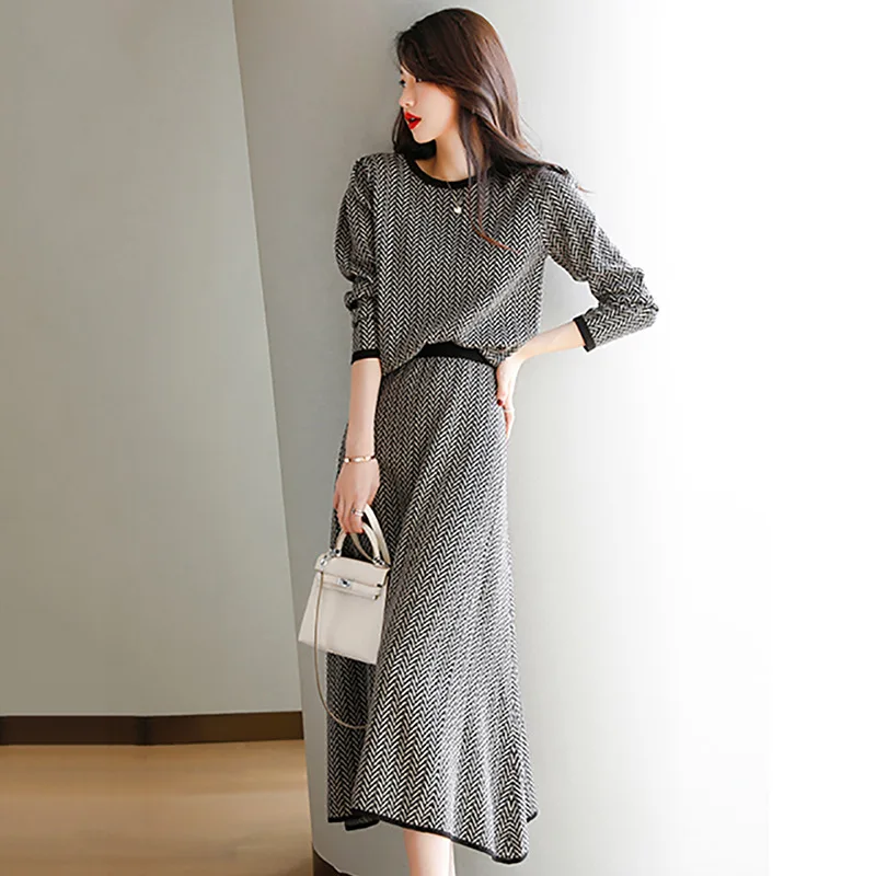 

Ladies suit autumn and winter new style striped retro temperament long Office Lady Pullover knitted sweater two-piece suit
