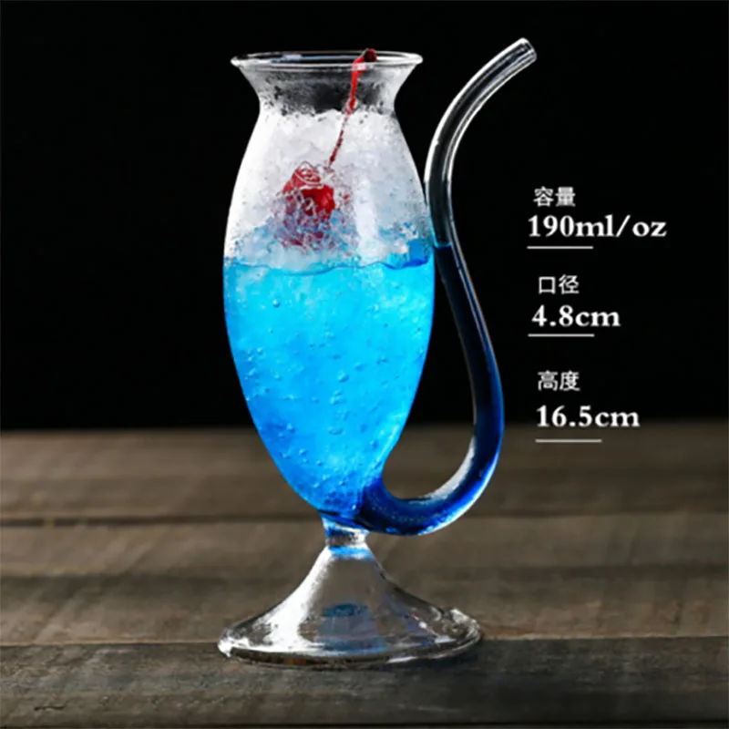 Стойкая стеклянная чашка с соломенным вином вампира питьевой трубкой вечерние