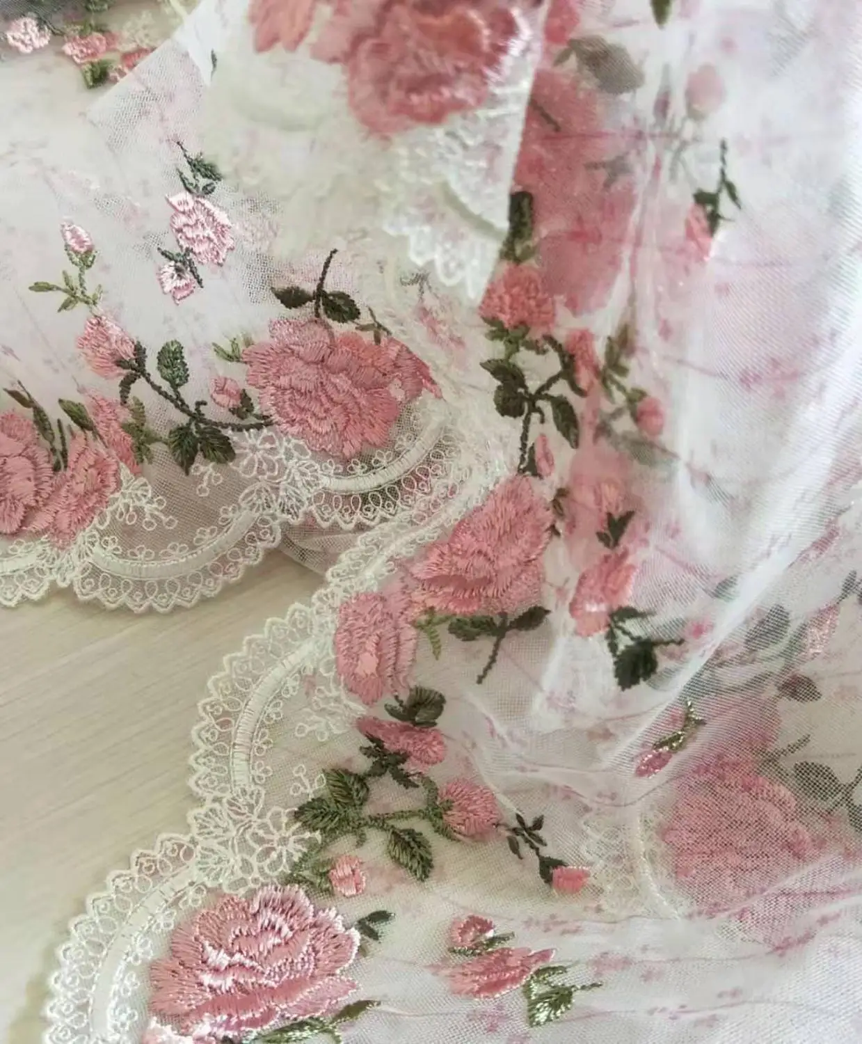 Роскошное Тюлевое кружево с принтом розовые розы Цветочная вышивка зубчатое 7