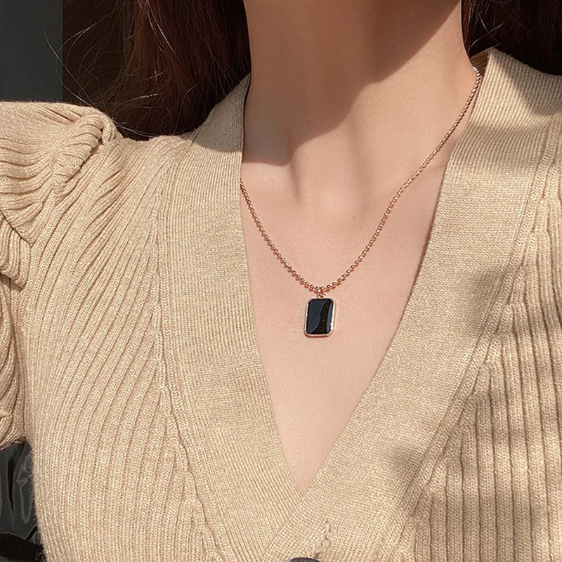 

European and American simple fashion restore ancient ways web celebrity black square pendant female necklace