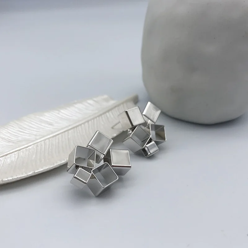 

Fashion Ladies Square Stereo Earrings Multi-Square Stitching Hollow Earrings S925 Silver Needle Accessories Gift Hot